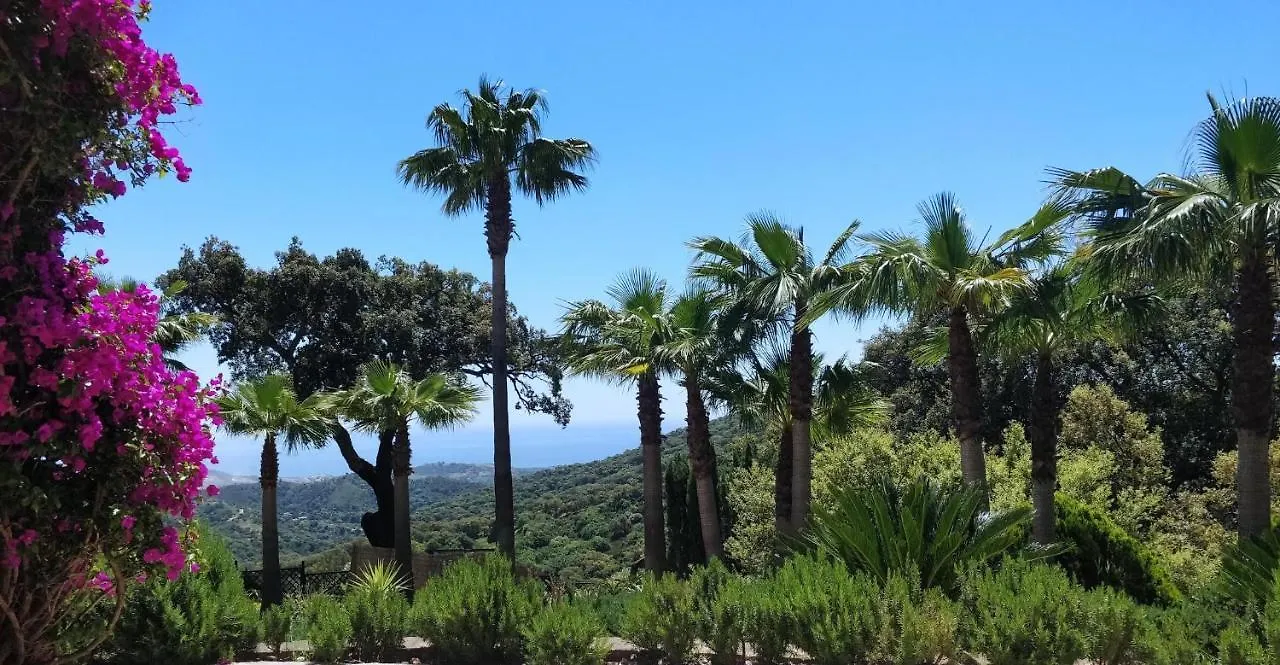 Kia Ora Retreat 0*, Casares